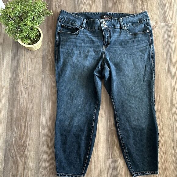 TORRID JEGGING JEANS MEDIUM/DARK WASH SKINNY HIGH RISE NO DISTRESSING SIZE 24R - Picture 2 of 8